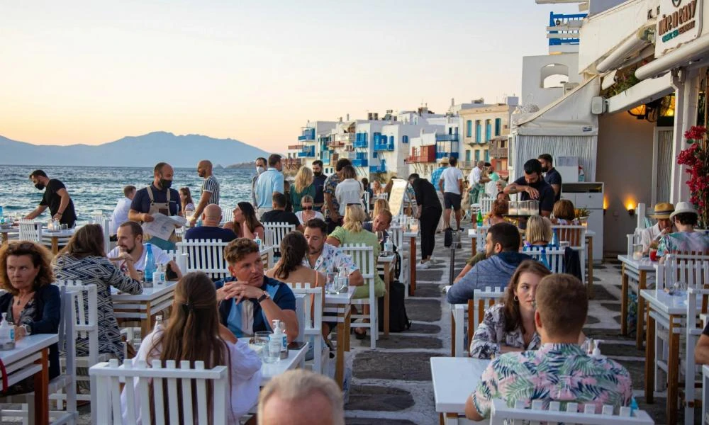 Δεύτερη στη λίστα με τους πιο φιλικούς ανθρώπους παγκοσμίως η Ελλάδα - Ποια χώρα είναι πρώτη;